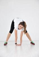 séance d'entraînement de remise en forme jeune femme photo