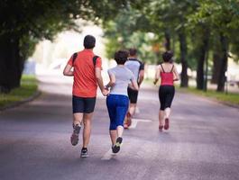 groupe de personnes jogging photo