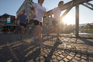 groupe de personnes jogging photo