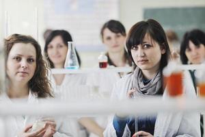 groupe de personnes en laboratoire photo