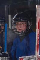 joueurs de hockey sur glace sur banc photo