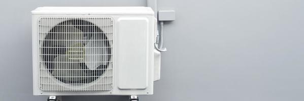 allumez le compresseur du climatiseur à 25 degrés Celsius pour économiser de l'électricité à la maison. photo