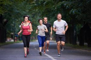 groupe de personnes jogging photo