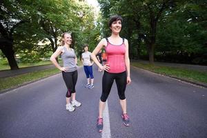 groupe de personnes jogging photo