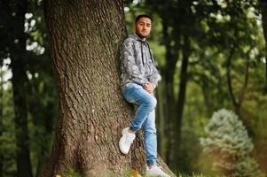 l'étudiant koweïtien porte un sweat à capuche. photo