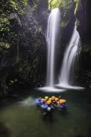 la cascade de gitgit à bali photo