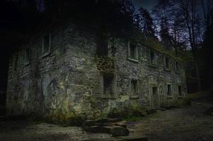 les ruines de l'ancien moulin photo