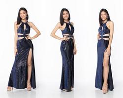 le corps de toute la longueur d'une belle femme asiatique porte une robe de soirée bleue à paillettes, photo
