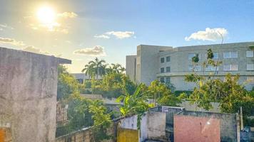 vue panoramique sur l'océan et la plage des caraïbes paysage urbain playa del carmen. photo