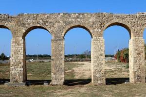 Acre Israël 14 novembre 2019. L'aqueduc de kabri-akko est une partie préservée d'un aqueduc en pierre à un niveau. photo