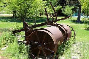 haifa israël 29 octobre 2020. anciennes machines agricoles dans un kibboutz en israël. photo