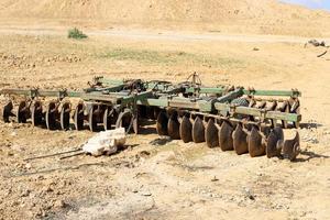 haifa israël 29 octobre 2020. anciennes machines agricoles dans un kibboutz en israël. photo