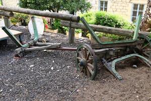 haifa israël 29 octobre 2020. anciennes machines agricoles dans un kibboutz en israël. photo