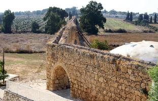 Acre Israël 14 novembre 2019. L'aqueduc de kabri-akko est une partie préservée d'un aqueduc en pierre à un niveau. photo