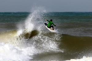 tempête sur la mer méditerranée dans le nord d'israël. photo