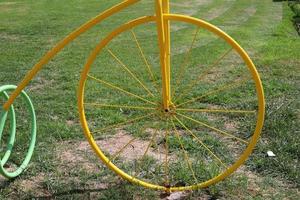 la roue est largement utilisée dans divers mécanismes et outils. photo