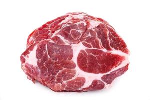 Steak de viande de cou de porc brut frais isolé sur fond blanc photo