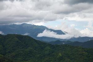 beau paysage de montagne à phetchabun, thaïlande photo