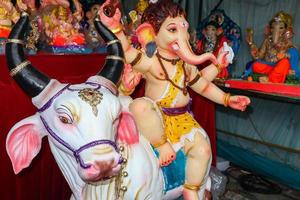 heureux ganesh chaturthi, dieu hindou ganesha. photo