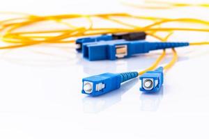 connecteurs fibre optique photo symbolique pour une connexion Internet rapide