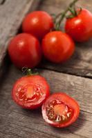 tomates, cuites aux herbes pour la conservation