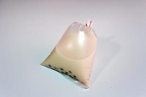 lait de soja, lait de soja dans un sac en plastique photo