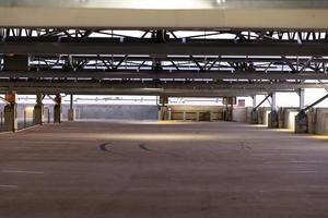 garage de stationnement vide photo