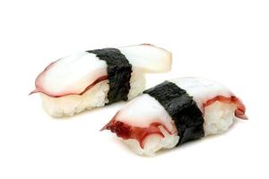 tako nigiri sushi ou sushi octopus isolé sur fond blanc, cuisine japonaise photo