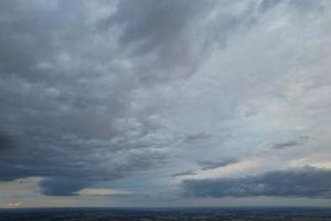 la plus belle vue aérienne de nuages dramatiques photo