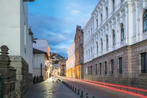 Plaza Grande dans la vieille ville de Quito, Equateur photo