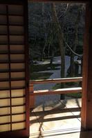 vue d'une maison de thé japonaise au soleil de l'après-midi photo