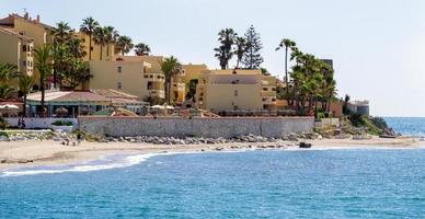 calahonda, andalousie, espagne - 6 mai. plage de dona lola à calahonda costa del sol espagne le 6 mai 2014. personnes non identifiées. photo