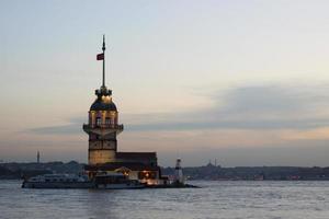 tour de la jeune fille à istanbul photo