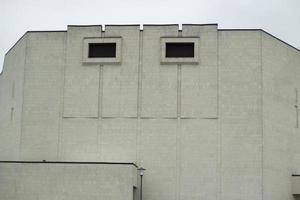 architecturale du 20ème siècle. bâtiment soviétique. le mur est blanc. photo