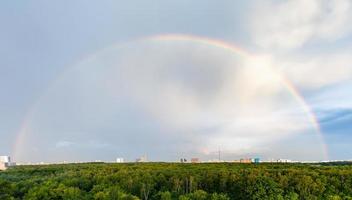 vue panoramique de l'arc-en-ciel bleu ciel nuageux photo