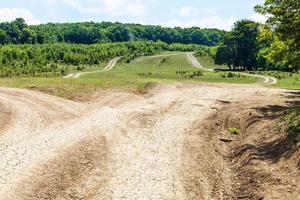 routes de campagne dans les contreforts d'abinsk à shapsugskaya photo