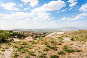 paysage rural près de la ville d'uchisar en cappadoce photo