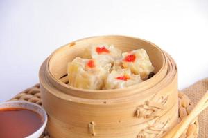 dimsum au poulet avec sauce photo