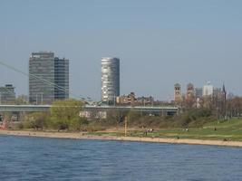 le rhin près de cologne en allemagne photo