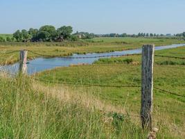 ditzum,allemagne,2020-le petit village de ditzum à la rivière ems en allemagne photo