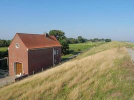 ditzum,allemagne,2020-le petit village de ditzum à la rivière ems en allemagne photo