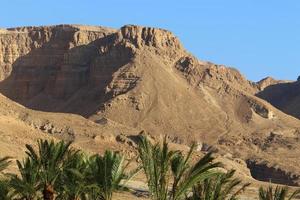 rochers et falaises dans les montagnes du nord d'israël. photo