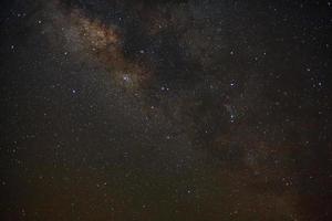 galaxie de la voie lactée avec des étoiles et de la poussière spatiale dans l'univers photo
