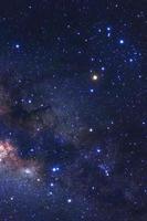 constellation du scorpion et le centre de la galaxie de la voie lactée, photographie longue exposition, avec grain