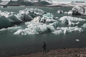 paysage pittoresque avec une nature verdoyante en islande pendant l'été. image avec une nature très calme et innocente. photo