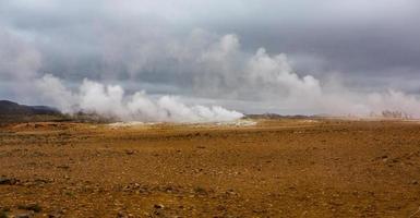 paysage pittoresque avec une nature verdoyante en islande pendant l'été. image avec une nature très calme et innocente. photo