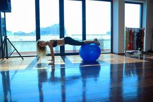 séance d'entraînement dans la salle de gym photo