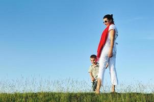 femme enfant en plein air photo