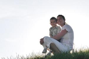 femme enfant en plein air photo