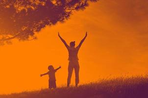 femme enfant en plein air photo